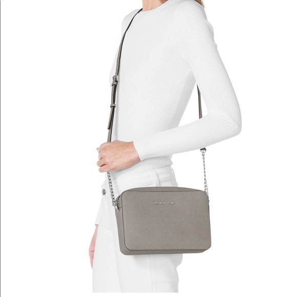 Michael Kors Grey Jet Set Crossbody Bag - Picture 3 of 10